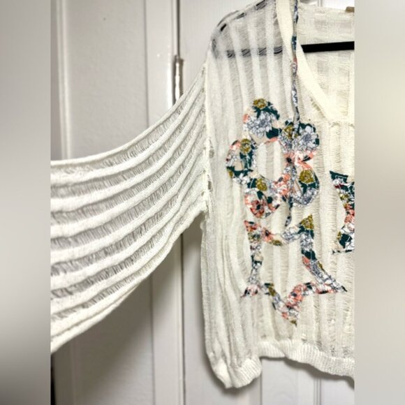 POL Cream V-Neck Sweater with Floral Star Accents - Picture 5 of 12